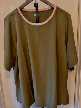 Lands’ End Olive Green Top 1X 16W 18W Pink Trim Short Sleeve Blouse